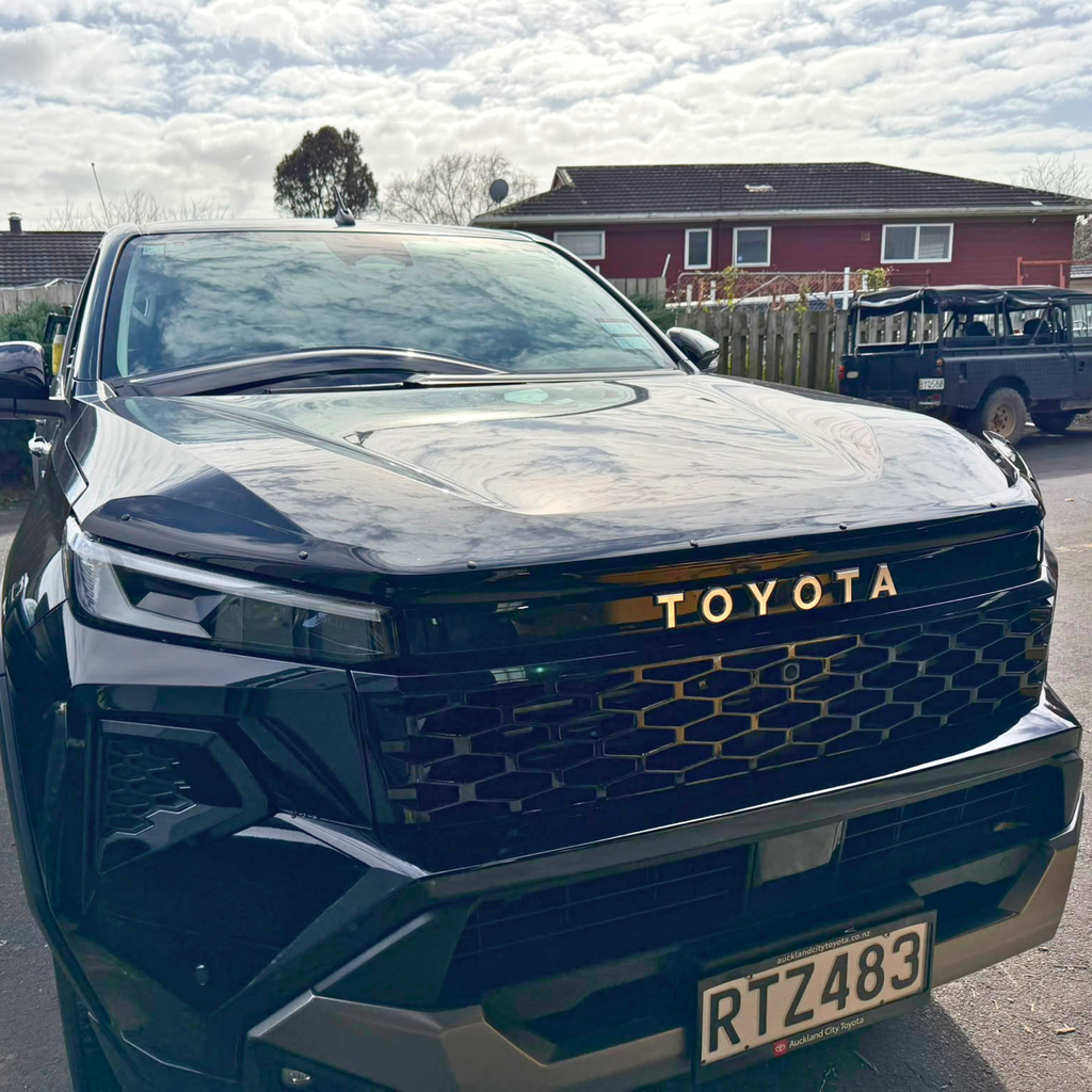 Bonnet Guard Dark Tint 2026+ Toyota Hilux