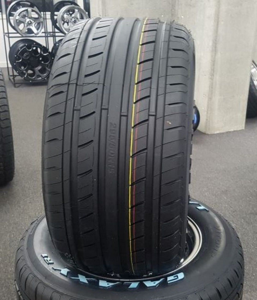 295/50R15 Galaxy R1 105H